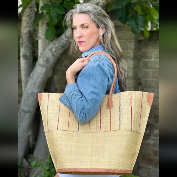 Two Tone Pinstripes Large Straw Tote Bag - Picture 2 of 2